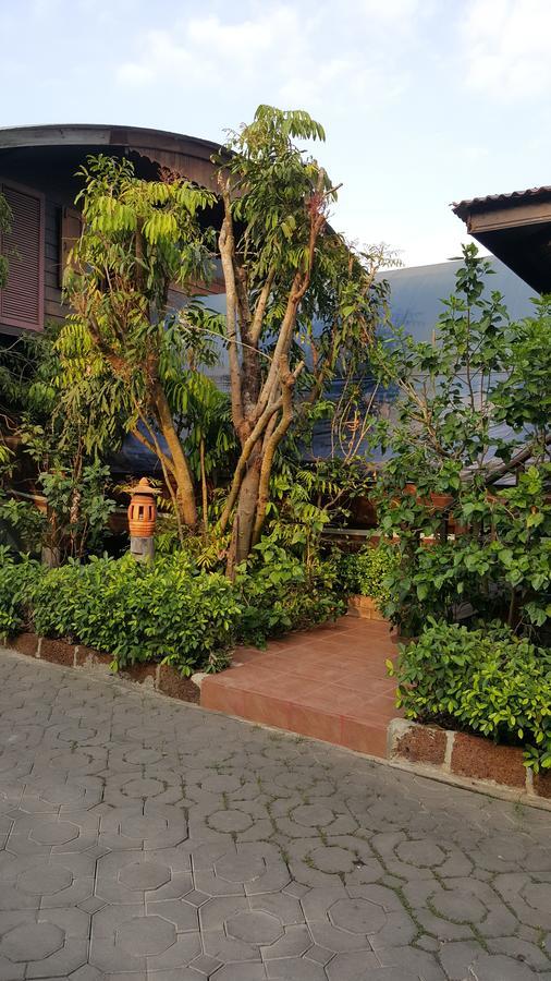 Ruean Mai Chai Khlong Amphawa Luaran gambar