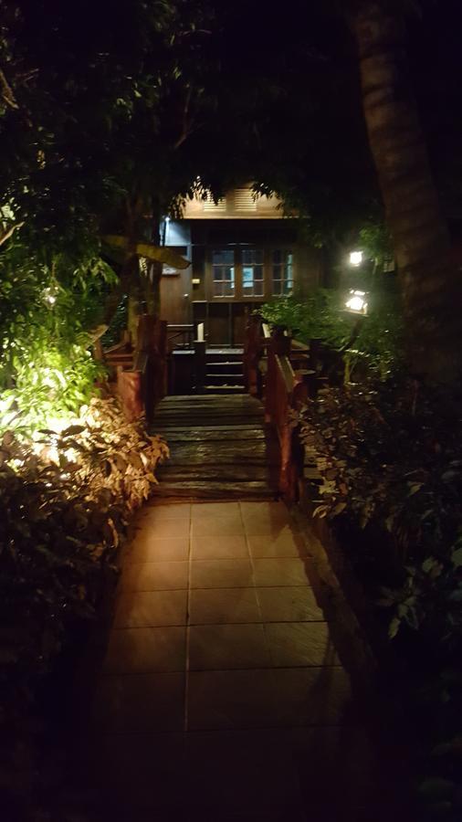 Ruean Mai Chai Khlong Amphawa Luaran gambar